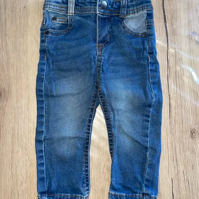 Jean 9 mois 71 cm tape à l’œil 